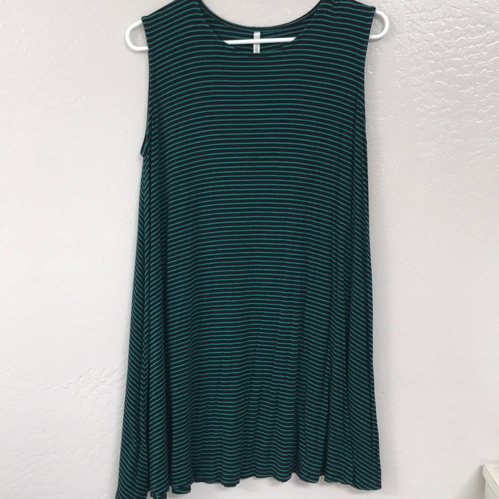 SOLD 🌸 Sleeveless Striped Dress